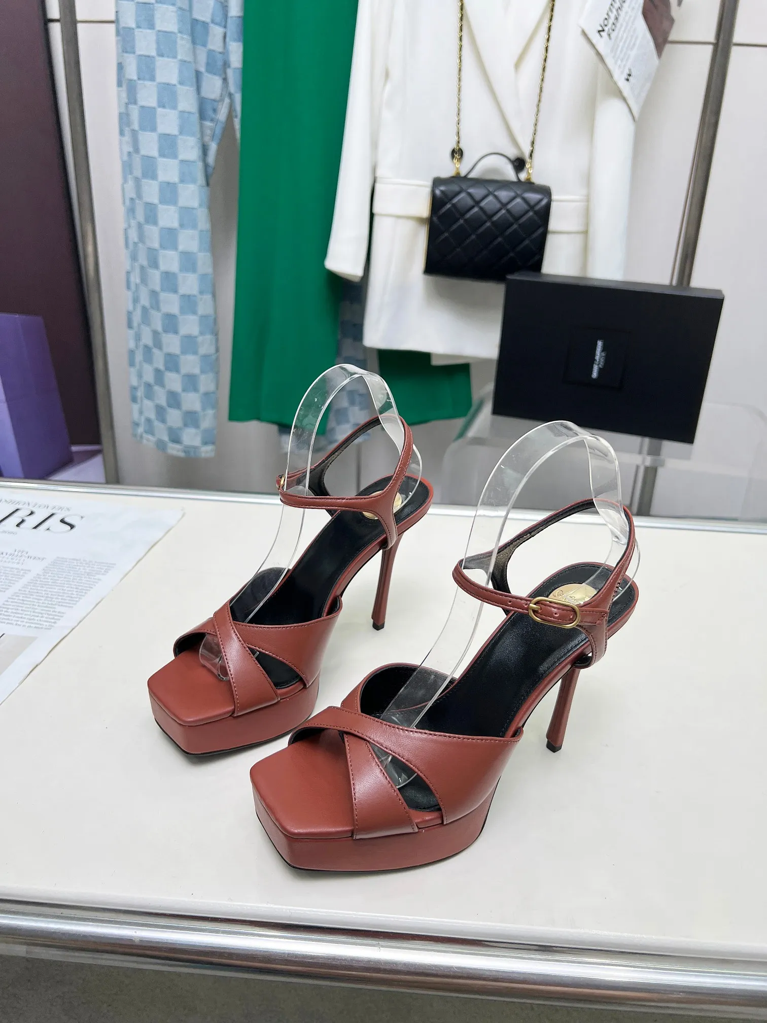 👟👟Ex-factory price 640👟👟 Saint Laurent YSL Saint Laurent sandals Upper: sheepskin surface Size 35-42 (42 is custom-made and non-returnable) Heel height 8.5cm Water platform height 2.5cm Leather outsole 2642-12